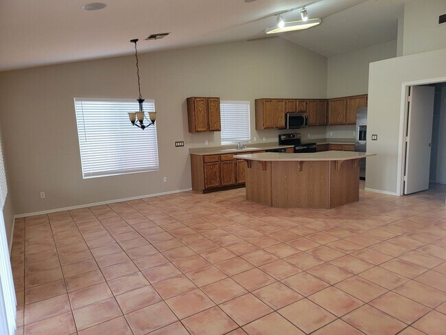 18235 N 85th Dr Peoria, AZ 85382 photo 2