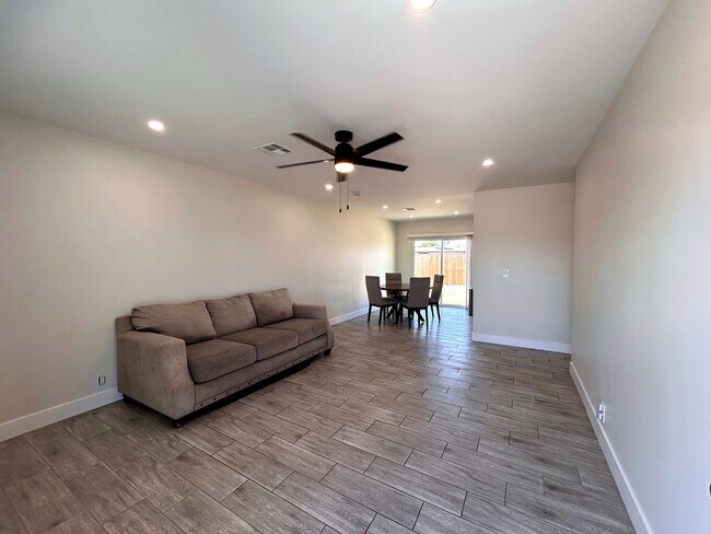 849 W Mitchell Dr photo 5