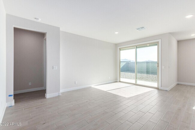 8526 S 69th Ln Phoenix, AZ 85339 photo 4