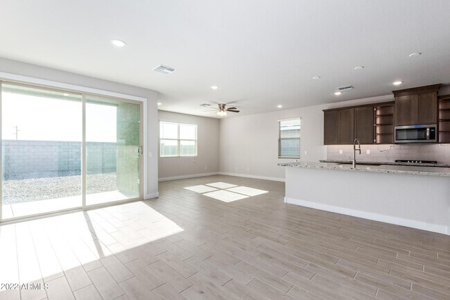 8526 S 69th Ln Phoenix, AZ 85339 photo 5