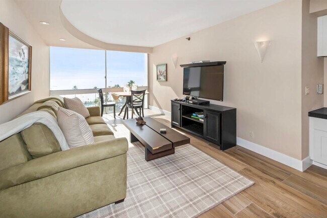 1810 Avenida Del Mundo Coronado, CA 92118 photo 4