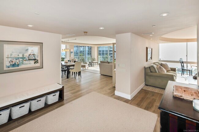 1810 Avenida Del Mundo Coronado, CA 92118 photo 3