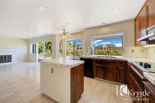 349 Newcastle Dr Vallejo, CA 94591 photo 5