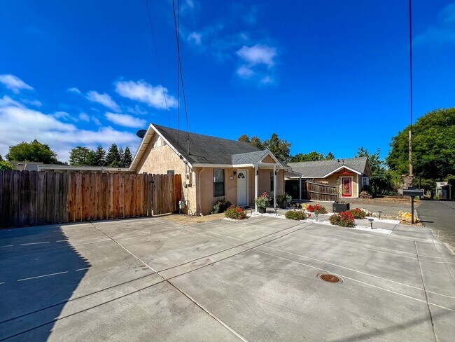Fully Furnished Alta Heights Retreat | Walk To Downtown Napa photo 5