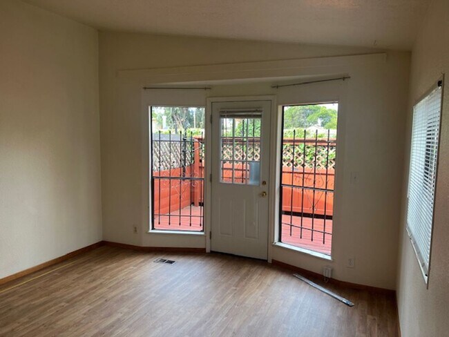 4915 Shattuck Ave. Oakland, CA 94609 photo 2