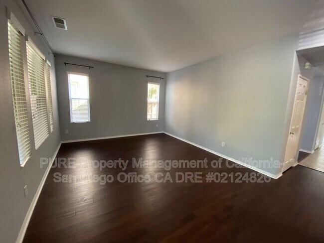 1553 Hunters Glen Ave Chula Vista, CA 91913 photo 3