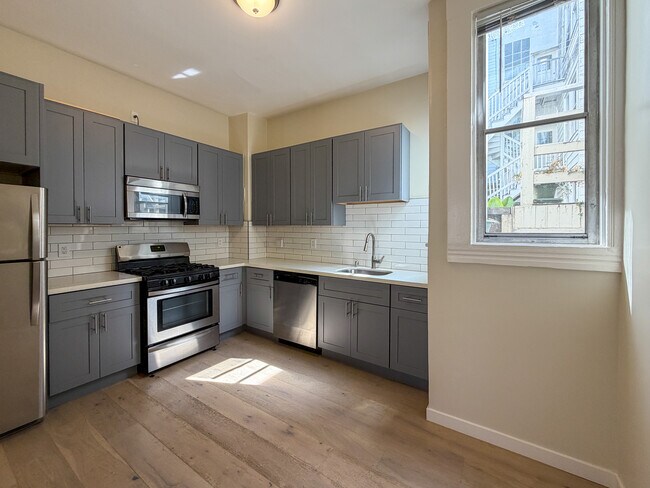 1404 Kearny St San Francisco, CA 94133 photo 2