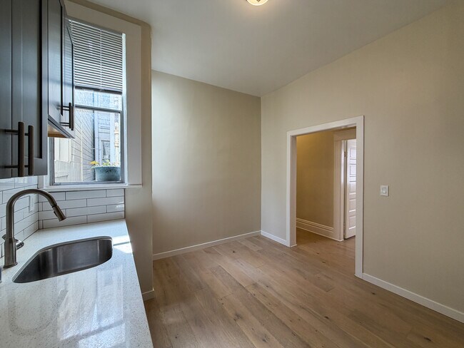 1404 Kearny St San Francisco, CA 94133 photo 3