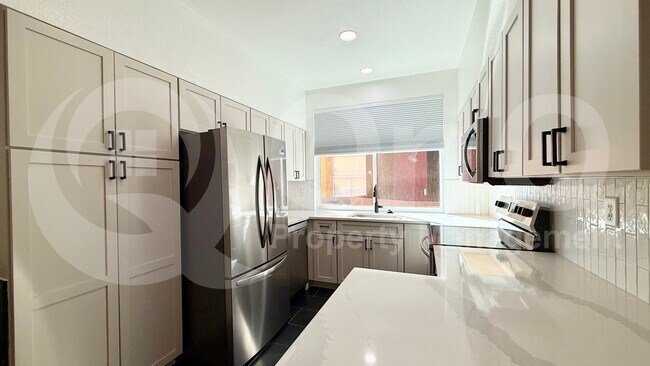 154 W 5th St Tempe, AZ 85281 photo 2