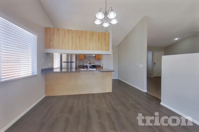 1010 W Blackhawk Dr Phoenix, AZ 85027 photo 5