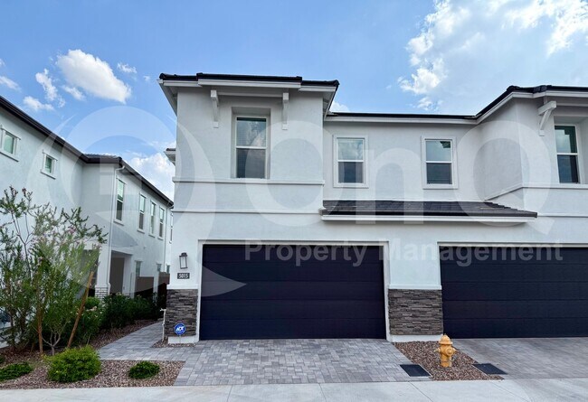 5015 E Gallop Way