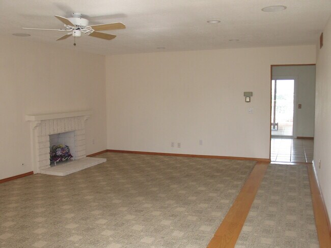 11311 Linares St San Diego, CA 92129 photo 4