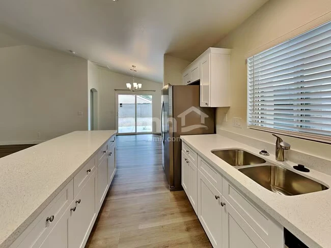 12821 W Myer Ln El Mirage, AZ 85335 photo 4