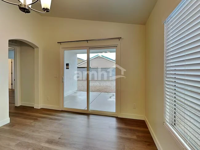 12821 W Myer Ln El Mirage, AZ 85335 photo 5