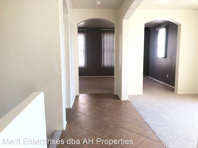 2792 S Bahama Dr Gilbert, AZ 85295 photo 4