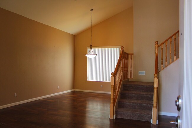 5435 W Buffalo St photo 4