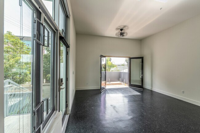 1932 Kearney Ave San Diego, CA 92113 photo 2