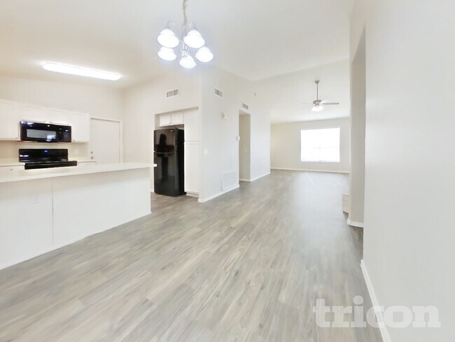 8961 W Kathleen Rd Peoria, AZ 85382 photo 4