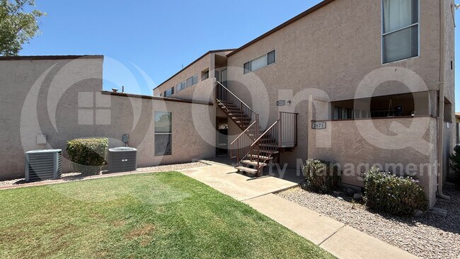 2673 E Oakleaf Dr Tempe, AZ 85288 photo 2