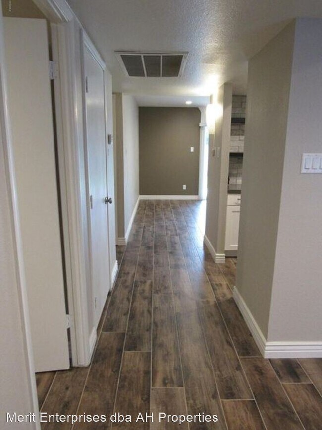 415 E Westchester Dr Tempe, AZ 85283 photo 5