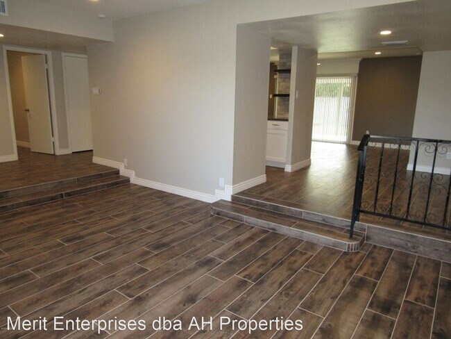 415 E Westchester Dr Tempe, AZ 85283 photo 4