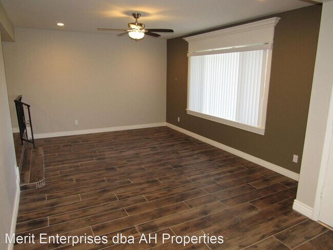 415 E Westchester Dr Tempe, AZ 85283 photo 2