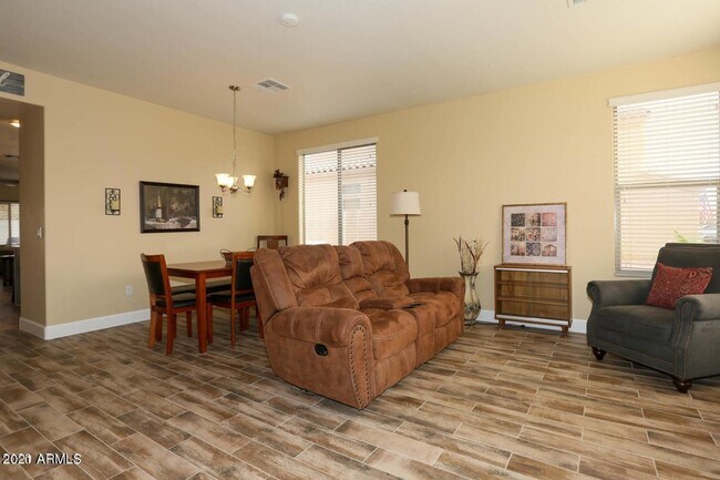 2056 E Riviera Dr photo 3