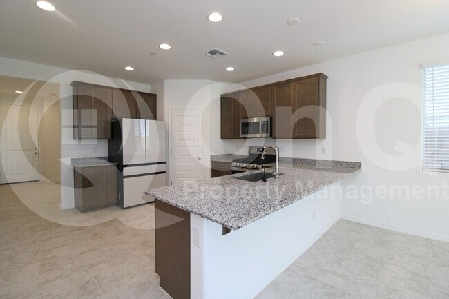 32470 N 122nd Ln Peoria, AZ 85383 photo 4