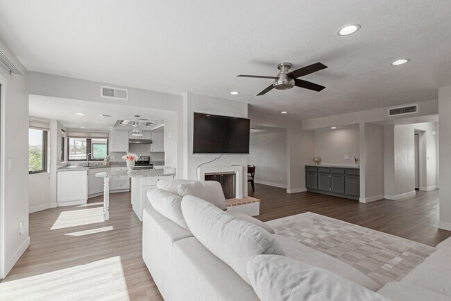 8175 E Del Cuarzo Dr Scottsdale, AZ 85258 photo 3