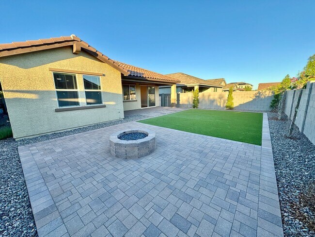 16049 W Alameda Rd Surprise, AZ 85387 photo 3
