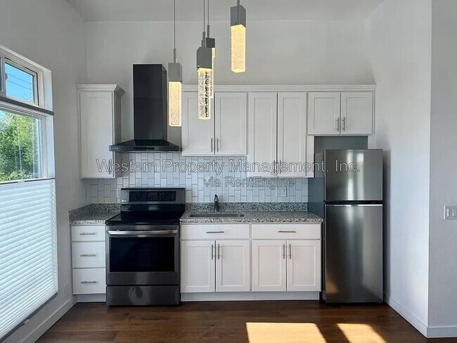 721B Clubhouse Dr photo 4