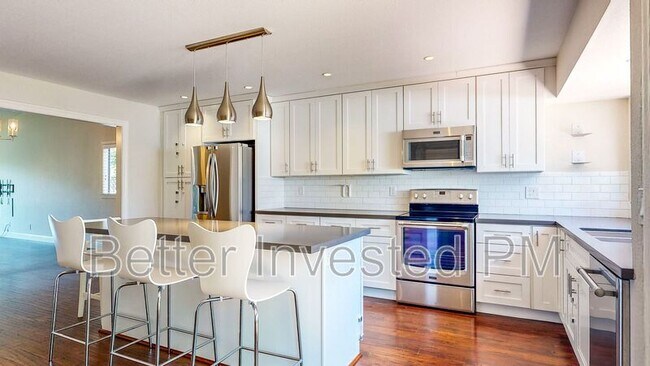 5366 El Mercado Pkwy photo 4