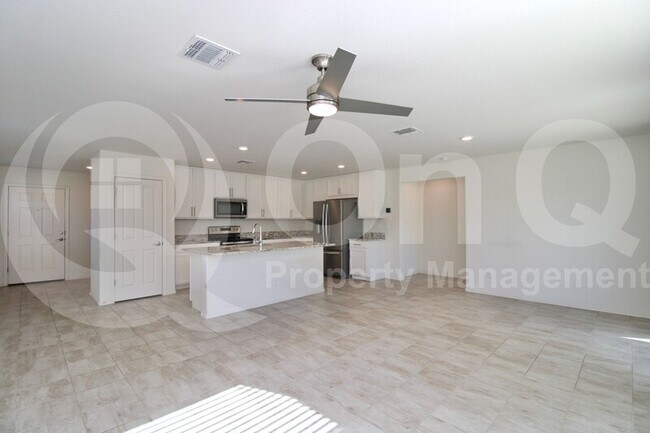 1513 E Saint Catherine Ave Phoenix, AZ 85042 photo 4