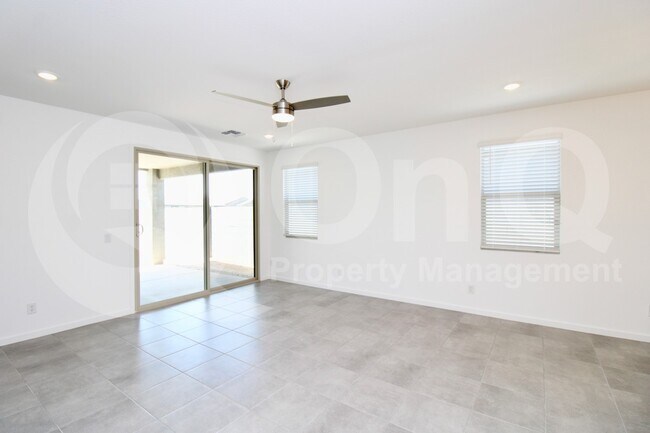 16057 W Gray Fox Trl Sun City West, AZ 85387 photo 4