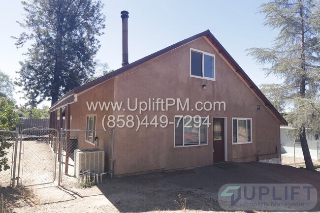 320 3rd St Ramona, CA 92065