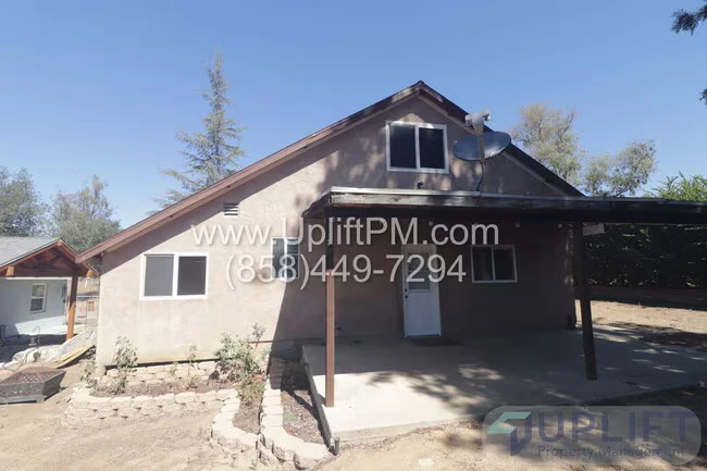 320 3rd St Ramona, CA 92065 photo 2