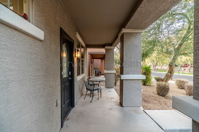 4379 E Morrow Dr Phoenix, AZ 85050 photo 4