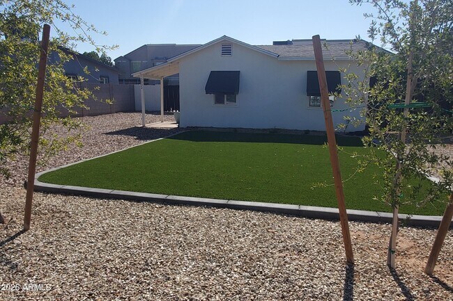 3032 N 34th St photo 2