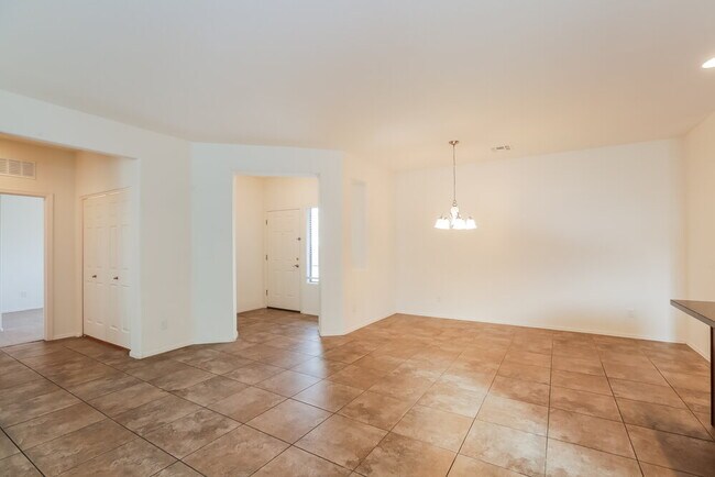 4945 W Fawn Dr Phoenix, AZ 85339 photo 4