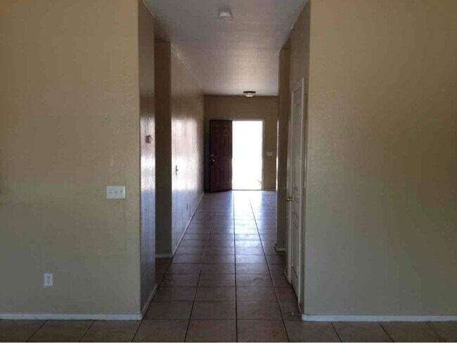 2207 N 91st Ln Phoenix, AZ 85037 photo 4