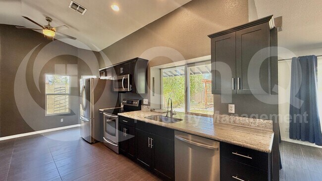 18439 N 56th Dr Glendale, AZ 85308 photo 3