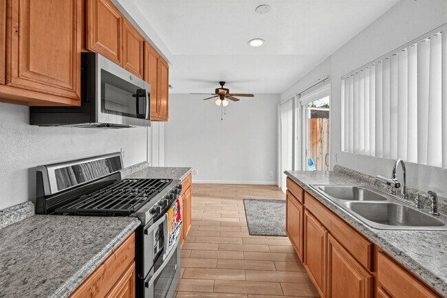 3685 Water Way Oceanside, CA 92056 photo 2