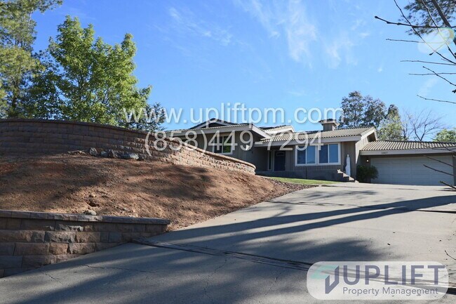 15817 Fecanin Way Ramona, CA 92065