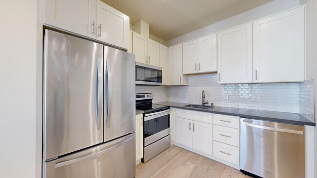 644 A Natoma St photo 2