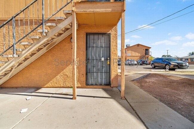 2222 E Pueblo Ave Phoenix, AZ 85040 photo 2