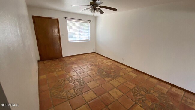 7153 N 57th Dr Glendale, AZ 85301 photo 5
