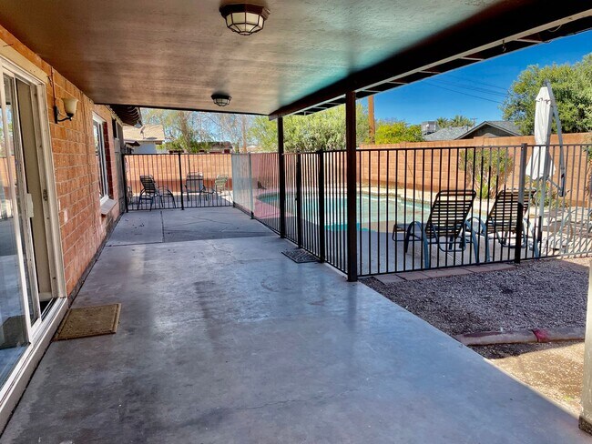 8716 E Oak St Scottsdale, AZ 85257 photo 4