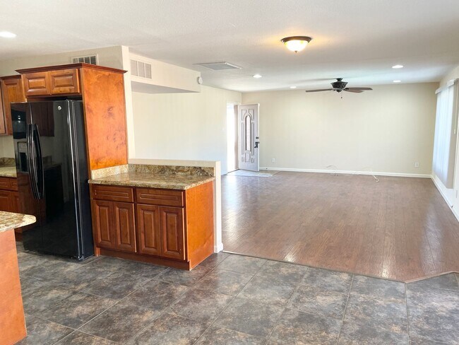 8716 E Oak St Scottsdale, AZ 85257 photo 3