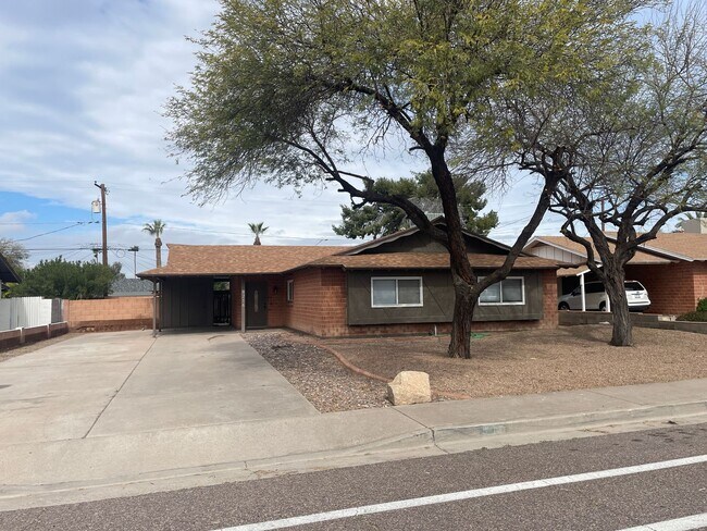 8716 E Oak St Scottsdale, AZ 85257 photo 2