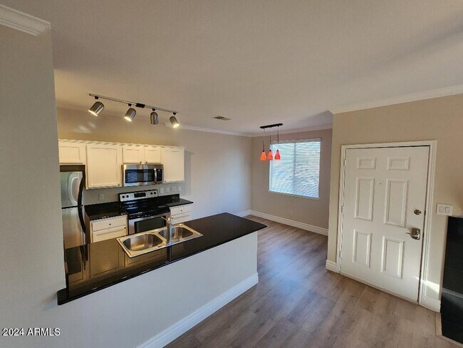 7009 E Acoma Dr Scottsdale, AZ 85254 photo 4